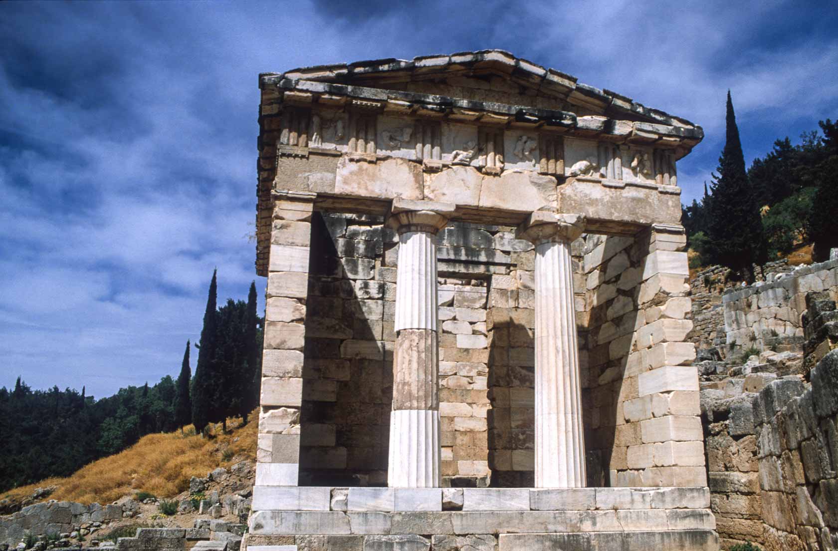 <span style="font-family: Verdana; font-size: 16px; color:">Schathuis van Athene, Delphi</span>