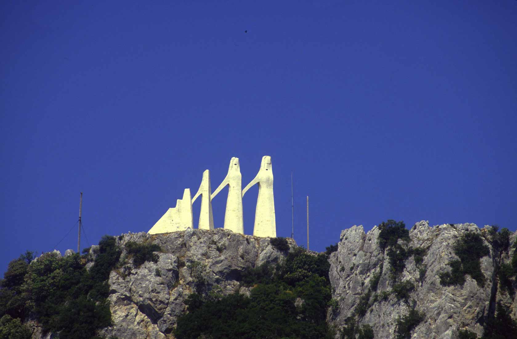 <span style="font-family: Verdana; font-size: 16px; color:">Monument voor de vrouwen van Souli, Zalongo</span>