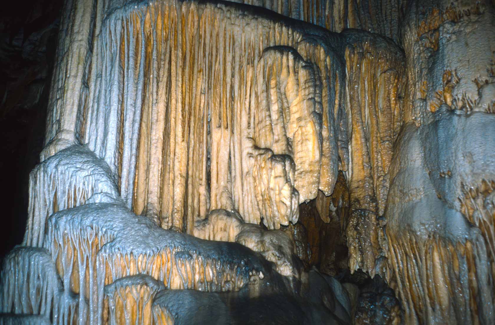 <span style="font-family: Verdana; font-size: 16px; color:">Druipsteengrot, Postojna</span>