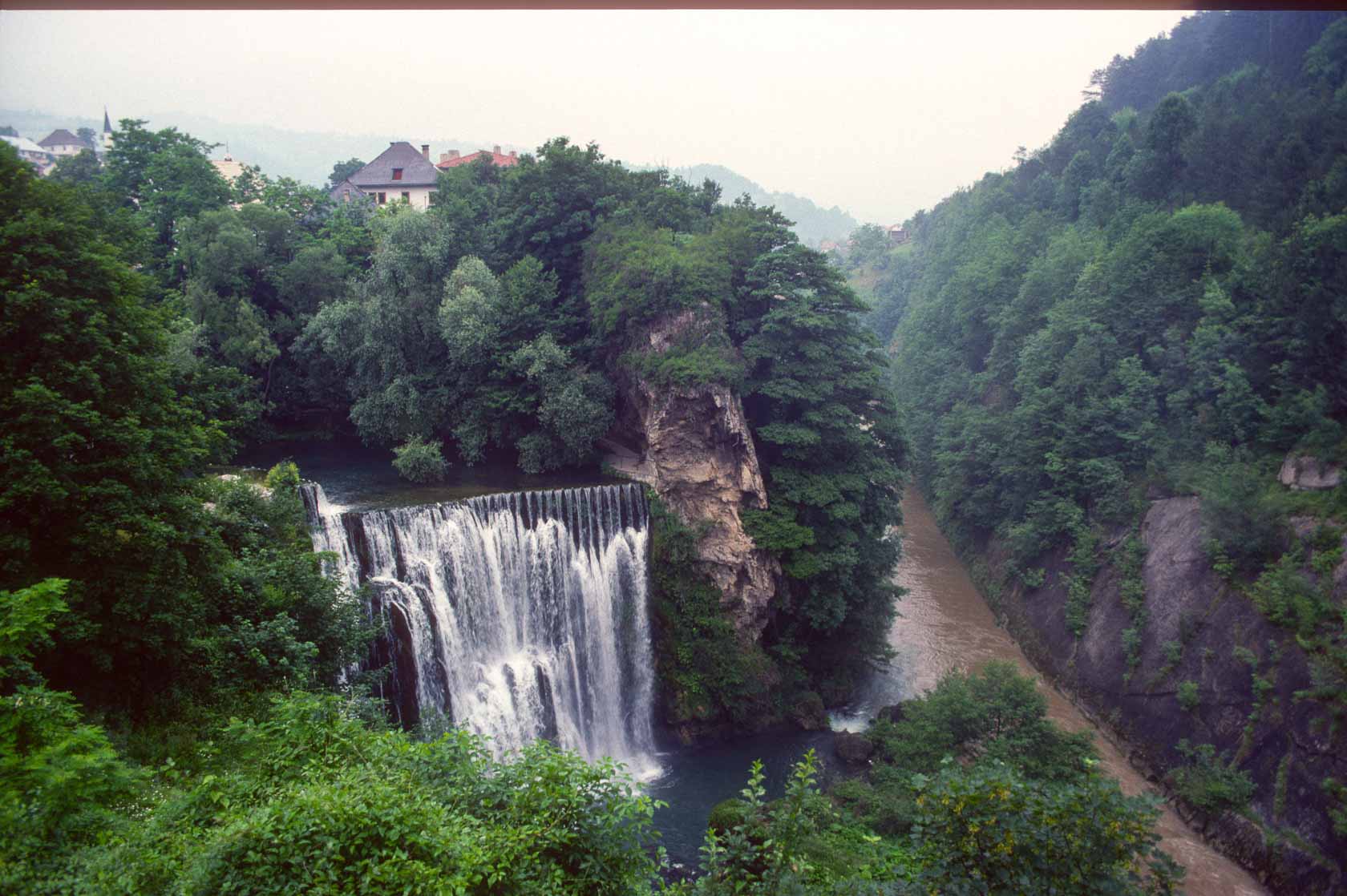 <span style="font-family: Verdana; font-size: 16px; color:">Waterval Jajce</span>