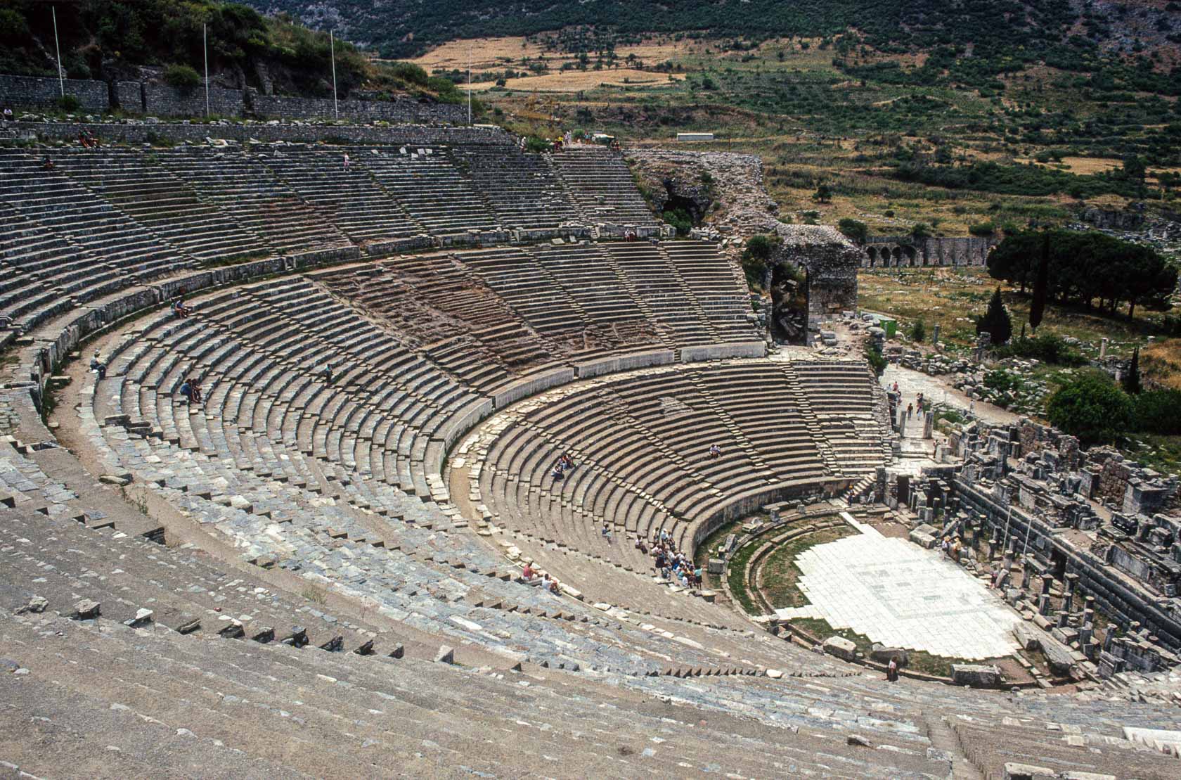 <span style="font-family: Verdana; font-size: 16px; color:">Het amphitheater, Efeze</span>
