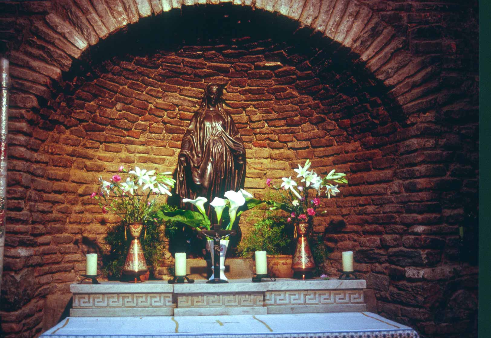 <span style="font-family: Verdana; font-size: 16px; color:">Huis van de maagd Maria, bij Efeze</span>