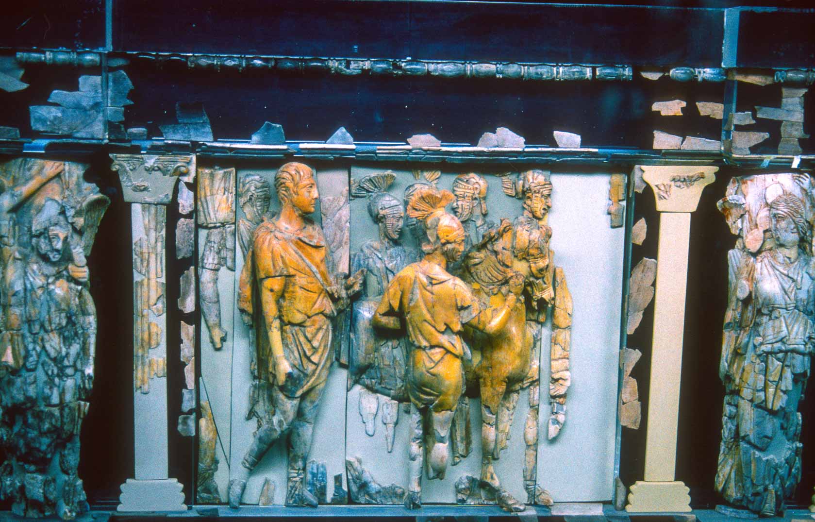 <span style="font-family: Verdana; font-size: 16px; color:">Deel van een fries (van ivoor), museum Efeze</span>