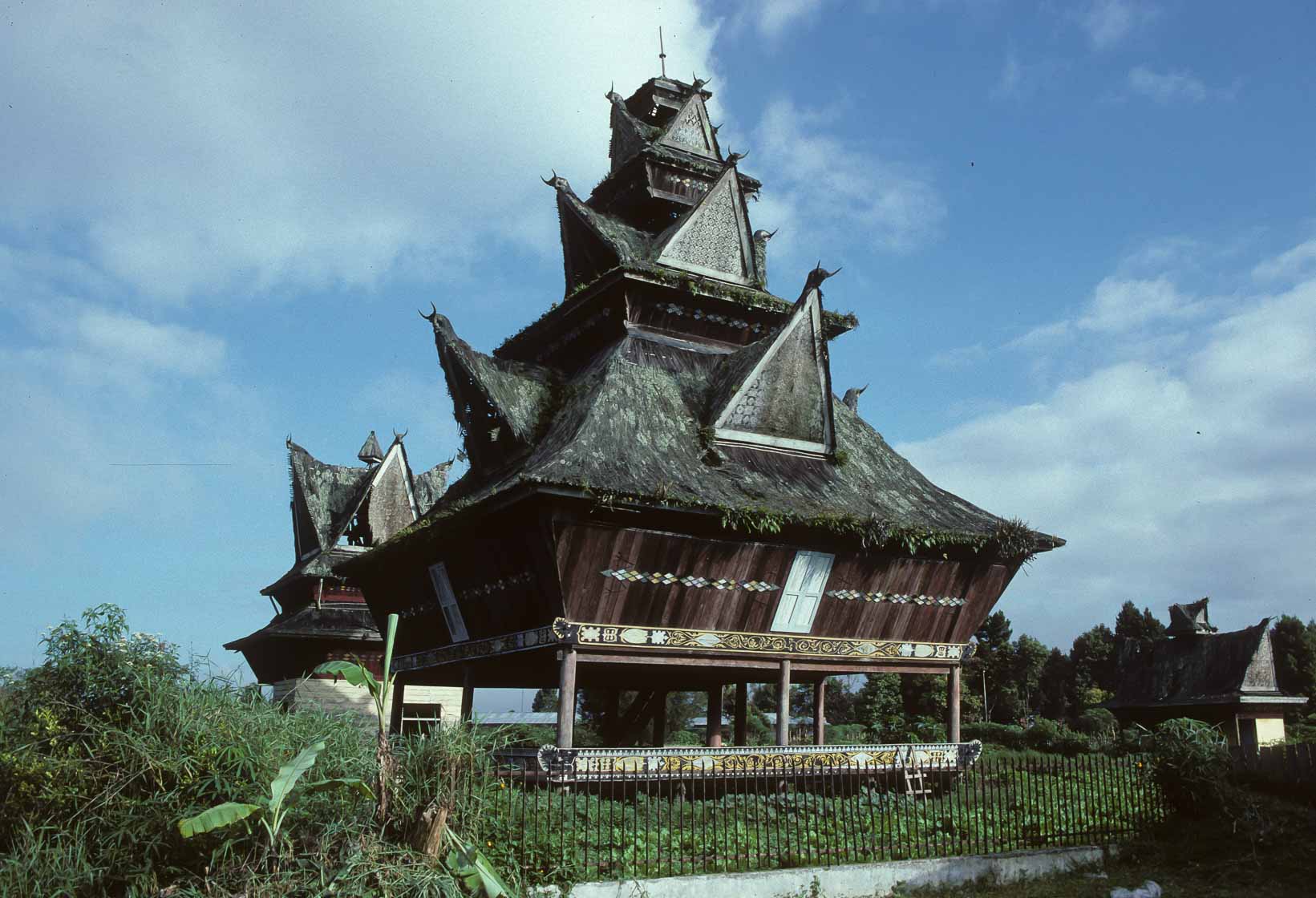 <span style="font-family: Verdana; font-size: 16px; color: ">Karo Batakhuis</span>