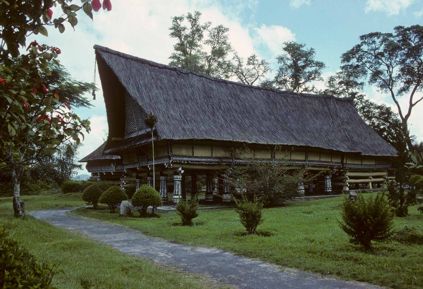 <span style="font-family: Verdana; font-size: 16px; color: ">Koningshuizen van de Simalungers</span>