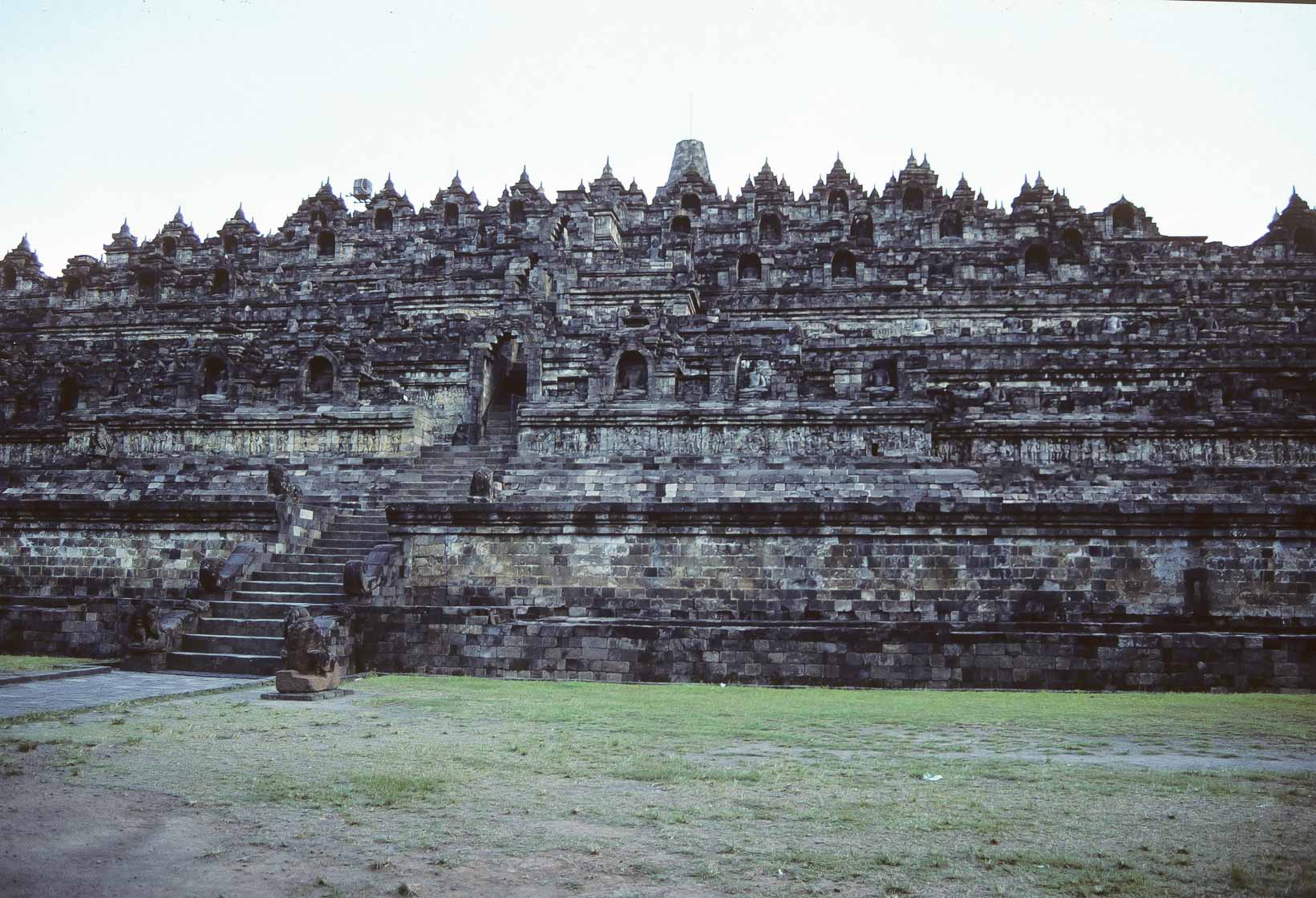 <span style="font-family: Verdana; font-size: 16px; color: ">Borobudur</span>