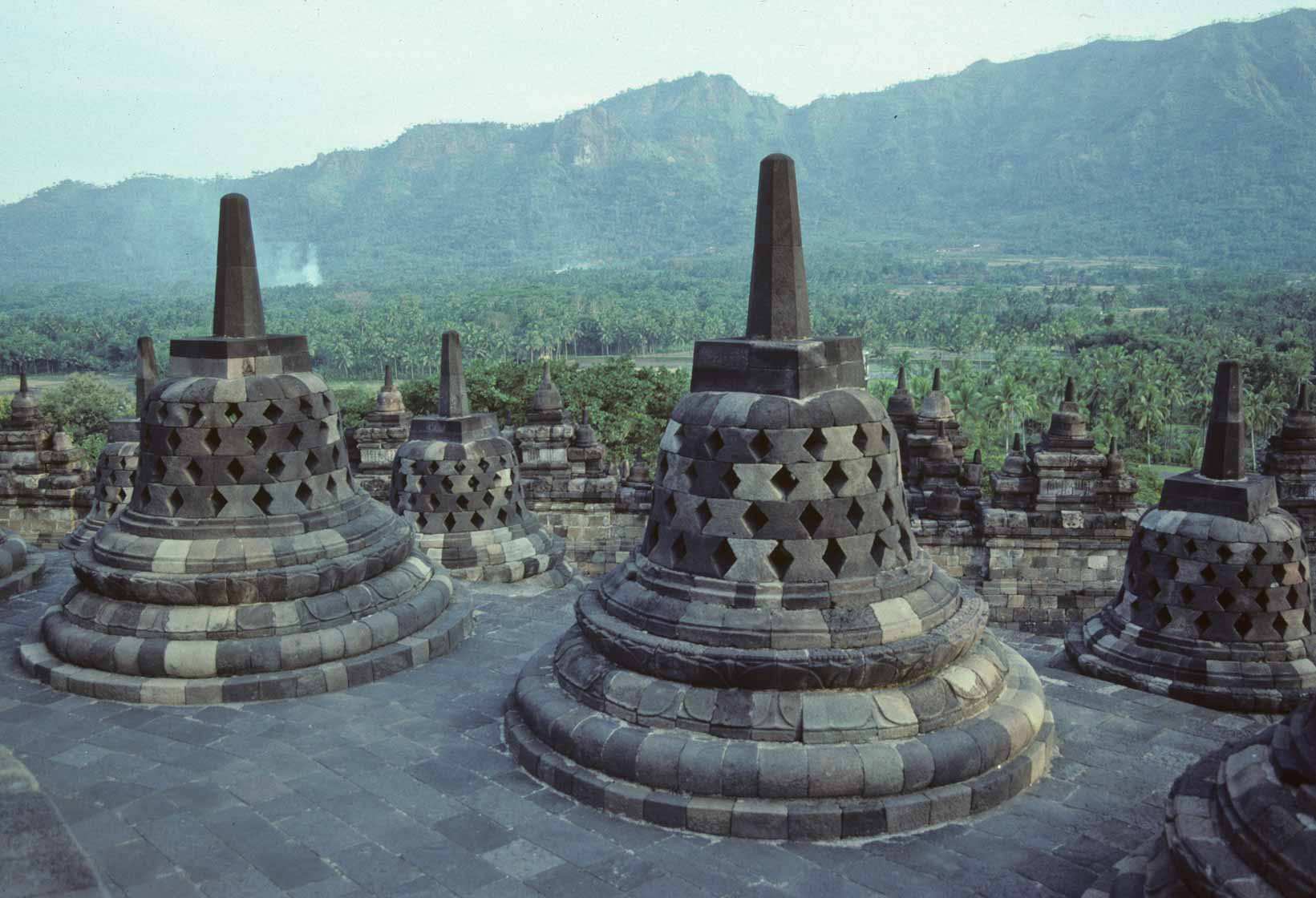 <span style="font-family: Verdana; font-size: 16px; color: ">Borobudur</span>
