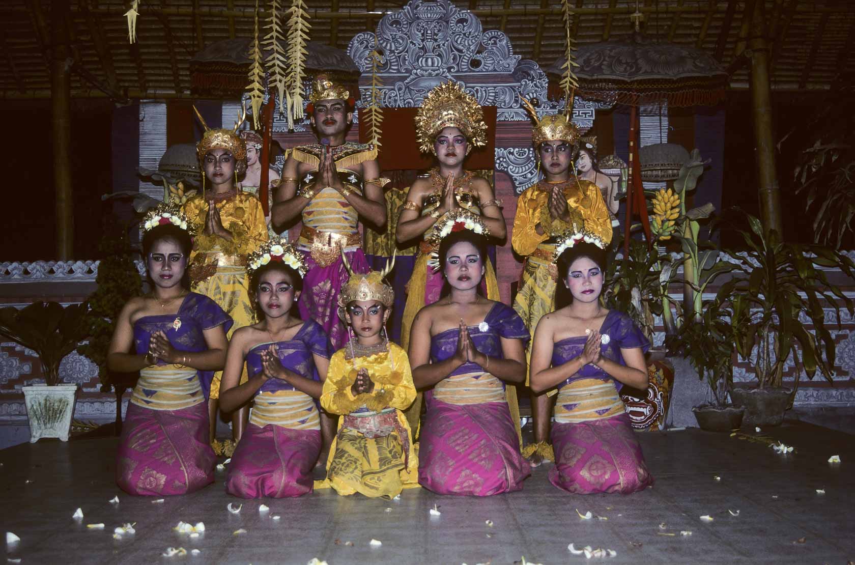 <span style="font-family: Verdana; font-size: 16px; color: ">Balinese danseressen</span>