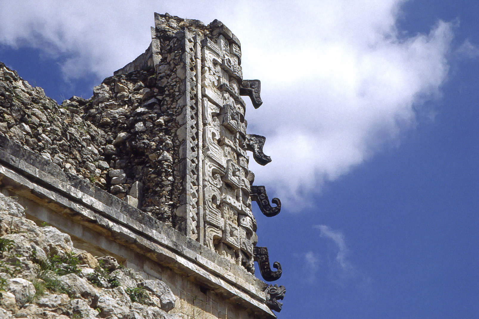 <span style="font-family: Verdana; font-size: 16px; color: ">Uxmal</span>