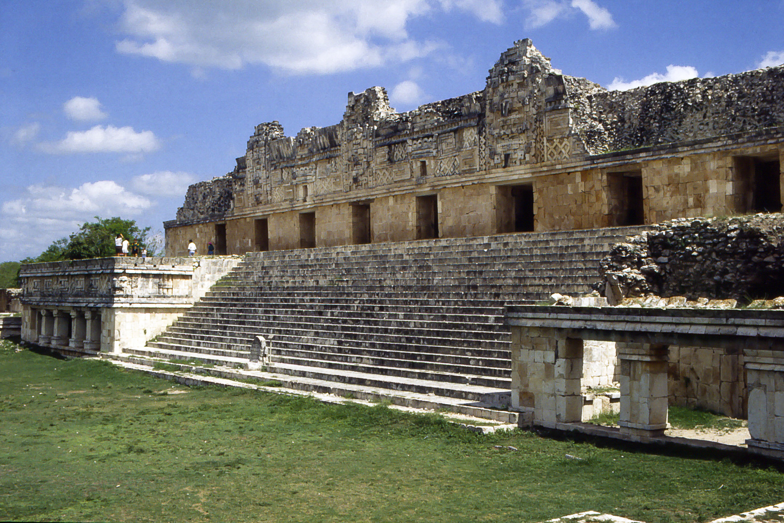 <span style="font-family: Verdana; font-size: 16px; color: ">Uxmal</span>