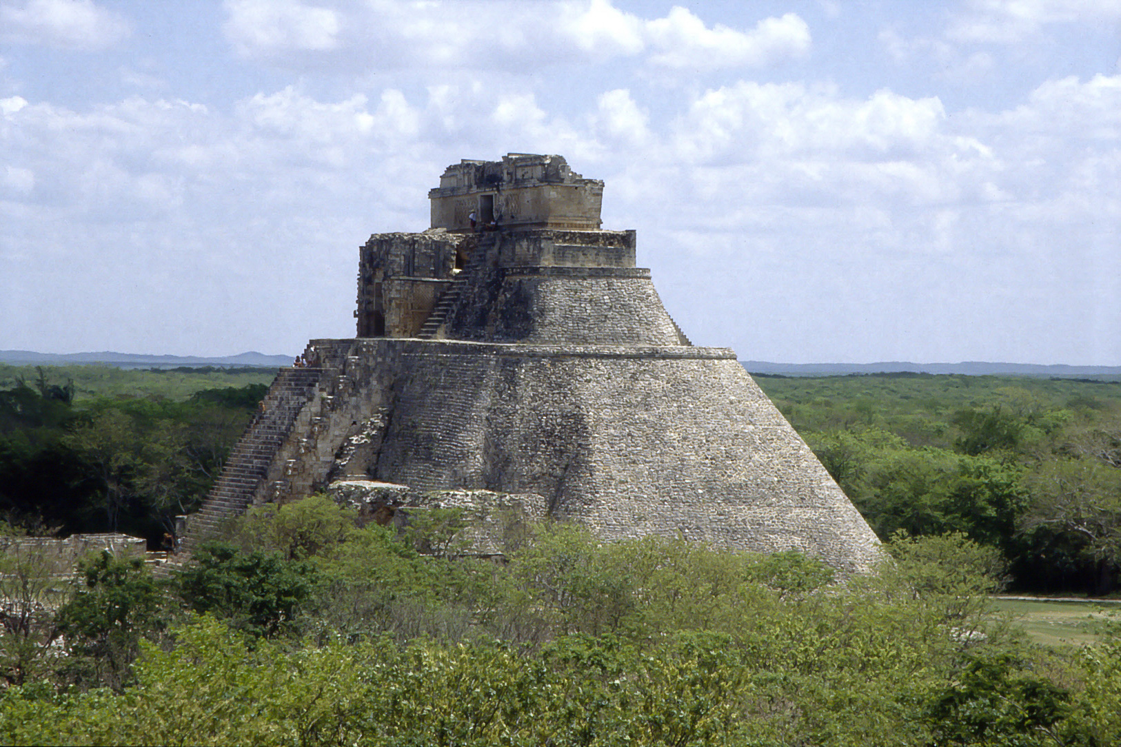 <span style="font-family: Verdana; font-size: 16px; color: ">Uxmal</span>
