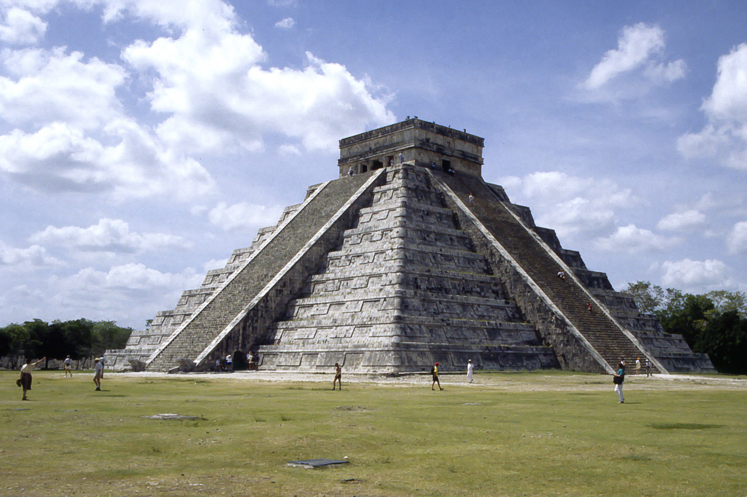 <span style="font-family: Verdana; font-size: 16px; color: ">Chitchen Itza</span>