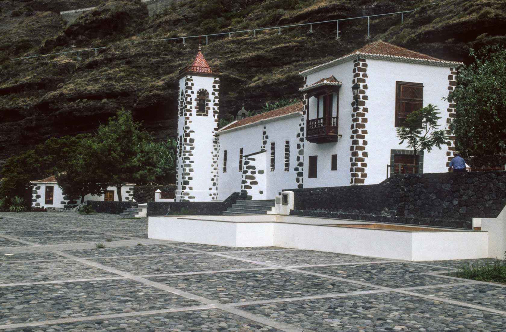 <span style="font-family: Verdana; font-size: 16px; color: #FFFFFF;">Kerkje San Miguel, bij Tazacorte</span>