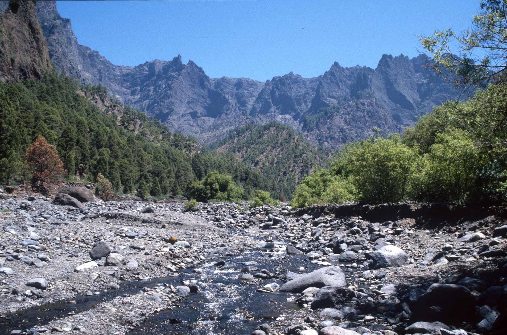 <span style="font-family: Verdana; font-size: 16px; color: #FFFFFF;">Caldera de taburiente</span>