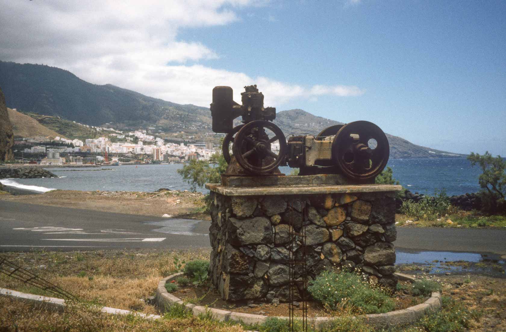 <span style="font-family: Verdana; font-size: 16px; color: #FFFFFF;">Monument tussen Santa Cruz de la Palma en Congajos</span>
