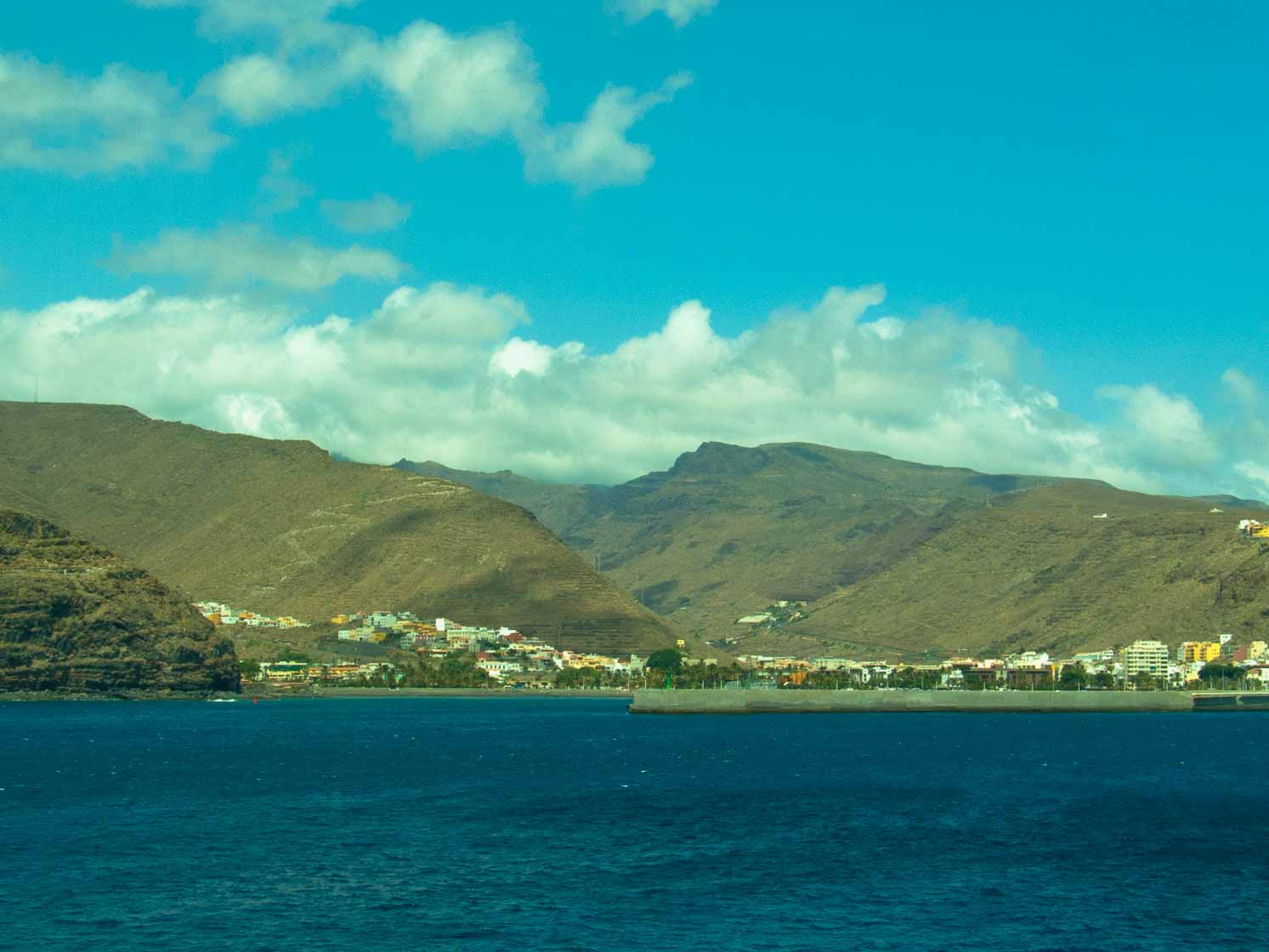 <span style="font-family: Verdana; font-size: 16px; color: #FFFFFF;">Aankomst bij de haven van San Sebastian</span>